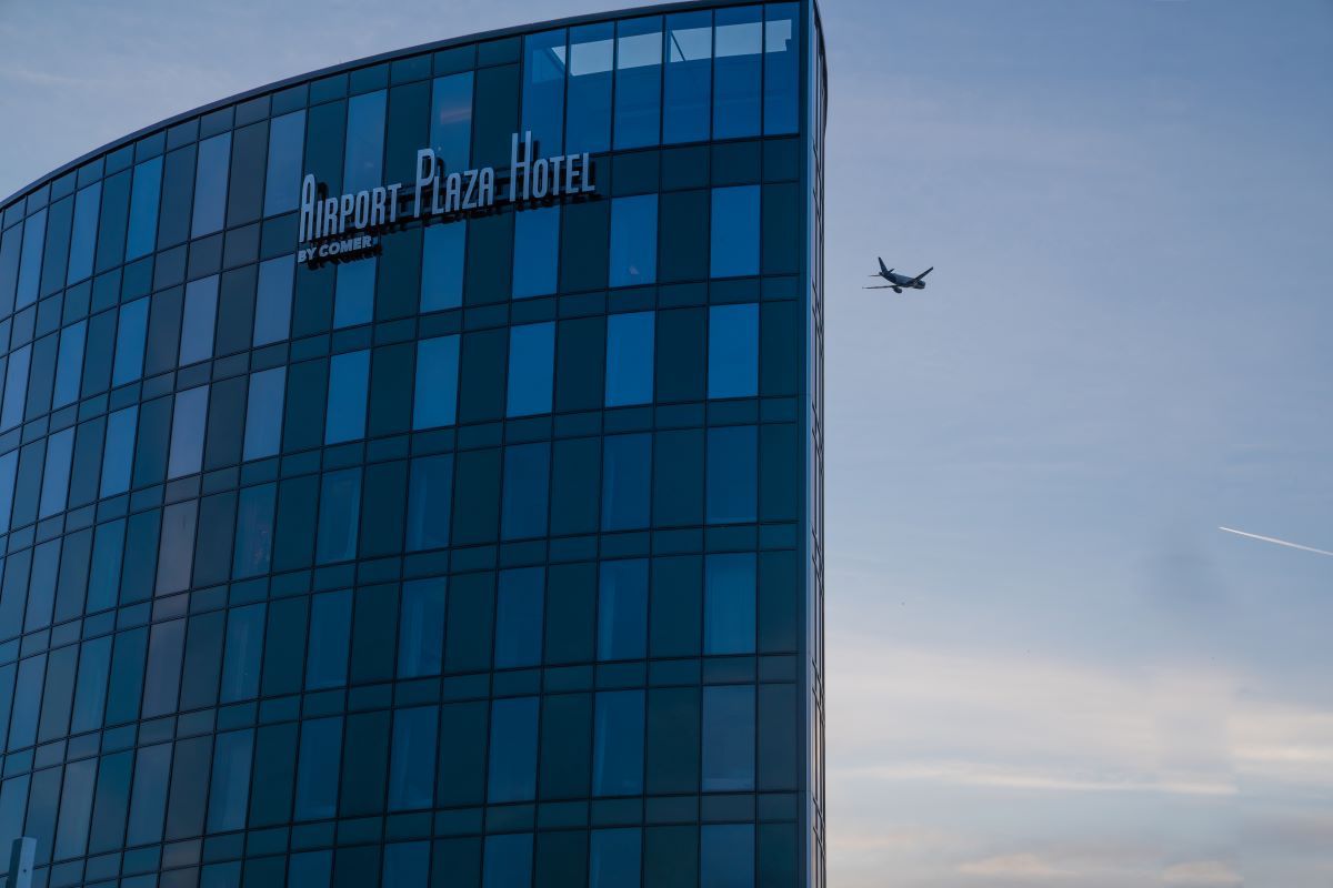 Bild hotel außen www.airportplazahamburg.de