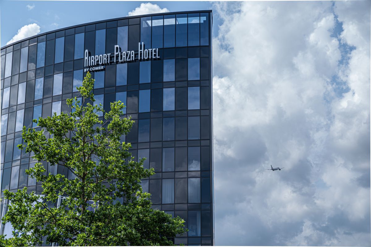 Bild hotel außen www.airportplazahamburg.de